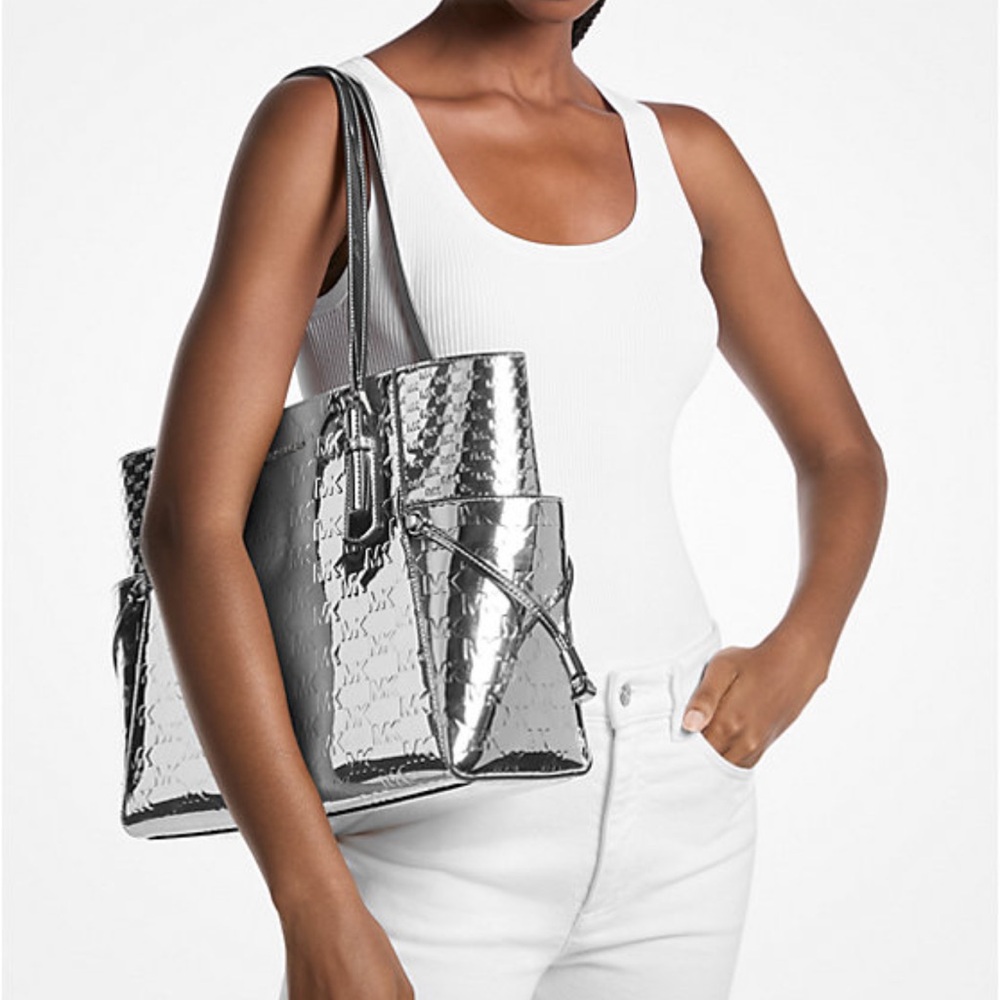 MICHAEL KORS Voyager Large Patent Logo Debossed EW Shoulder Tote Bag
Silver
NWT - Picture 16 of 16